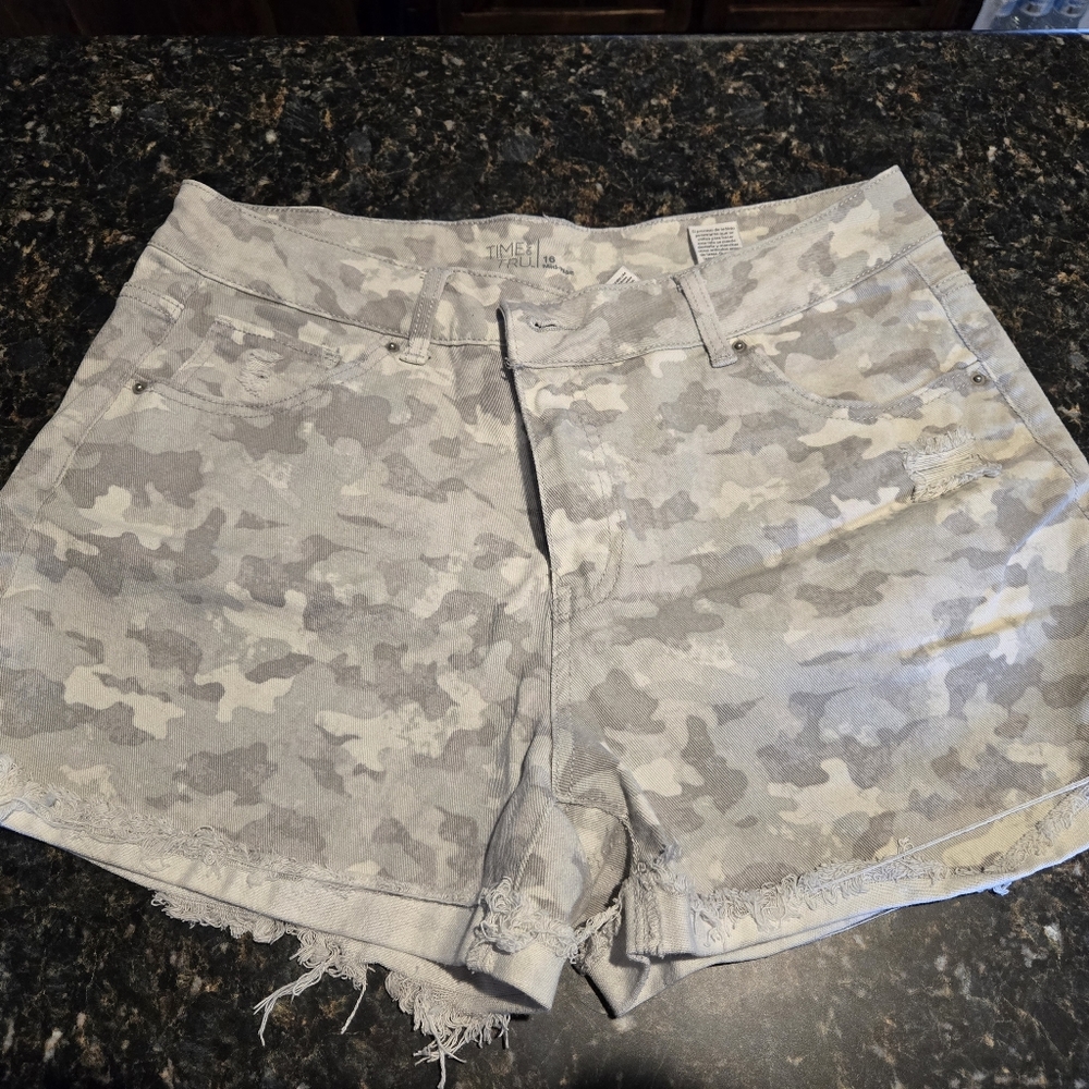 Time and Tru camo shorts